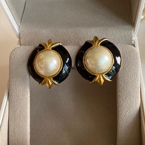Carolee Vintage Clip On earrings